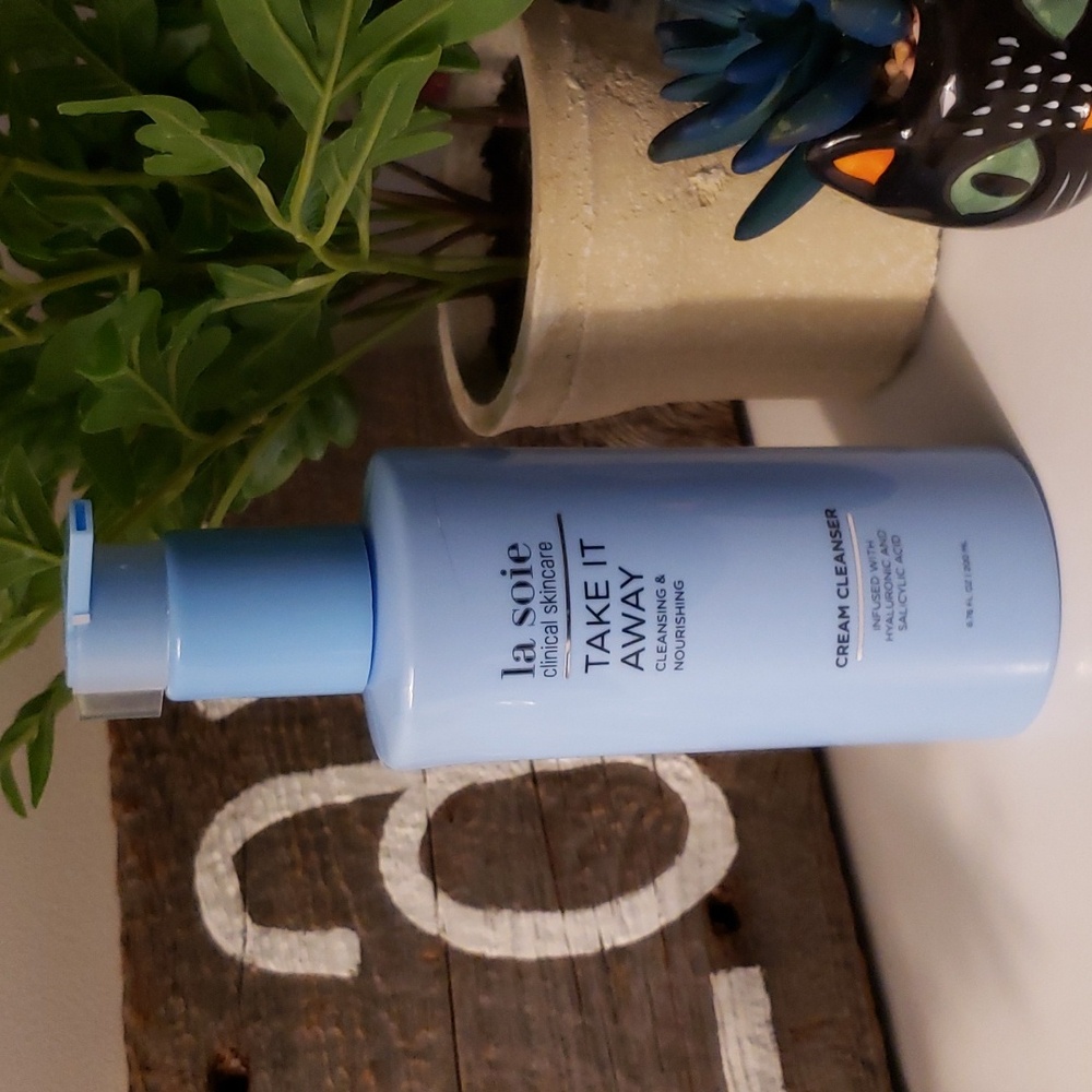 La Soie Take It Away Cream Cleanser. NIB. 6.76 Fl. Oz.
